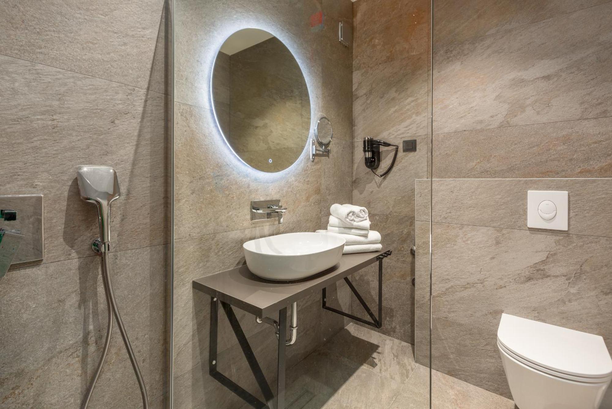 Hotel Squero ロヴィニ エクステリア 写真
