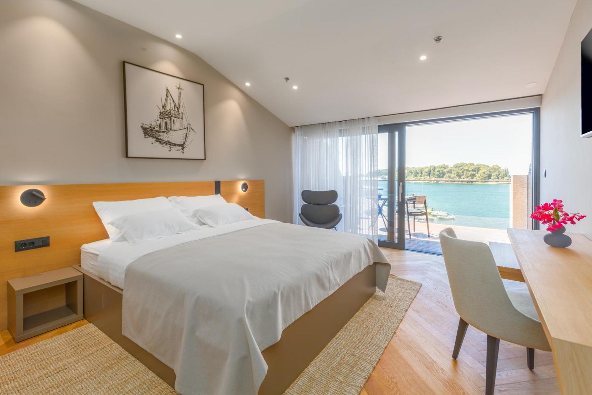 Hotel Squero ロヴィニ エクステリア 写真