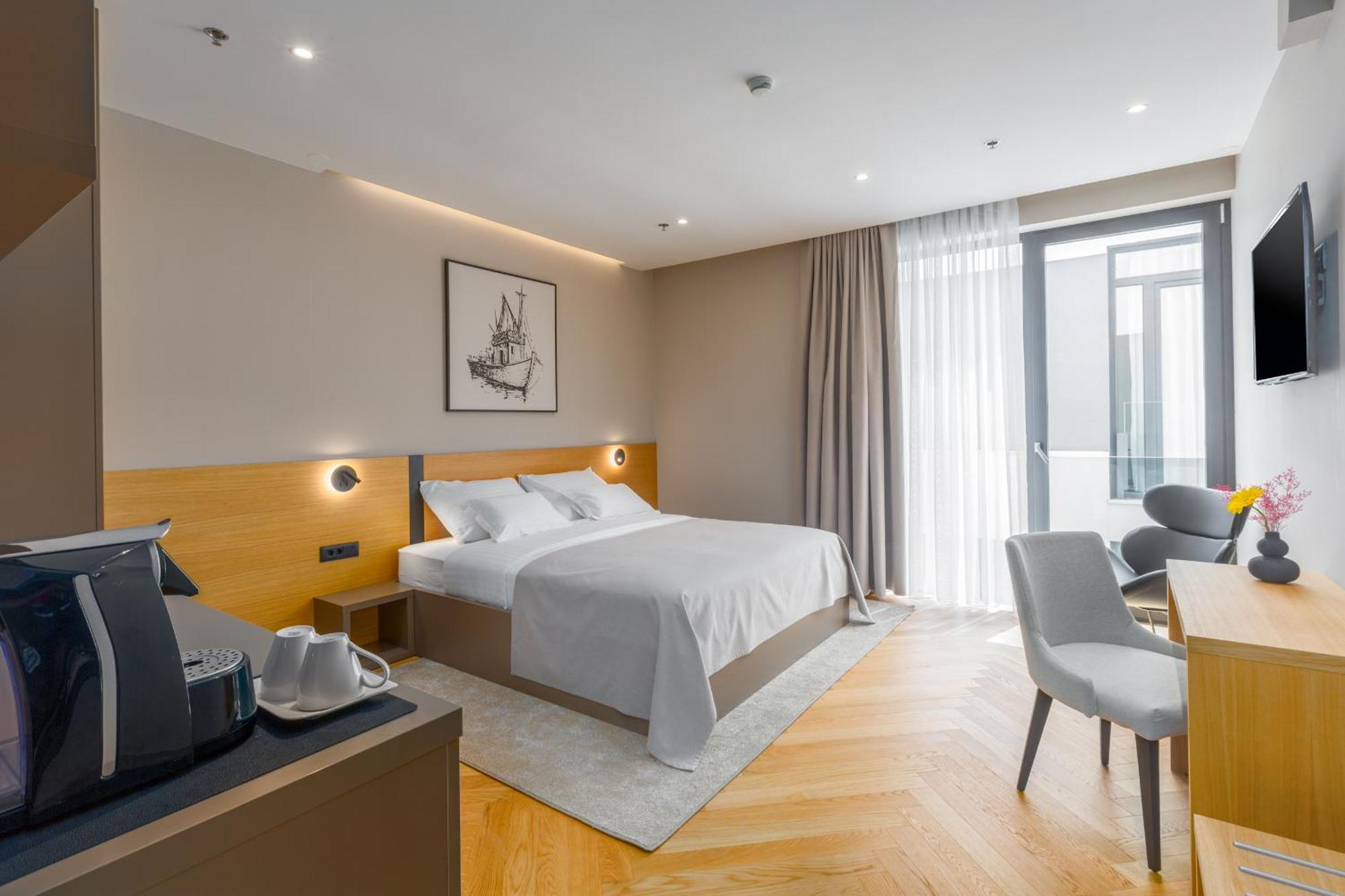 Hotel Squero ロヴィニ エクステリア 写真
